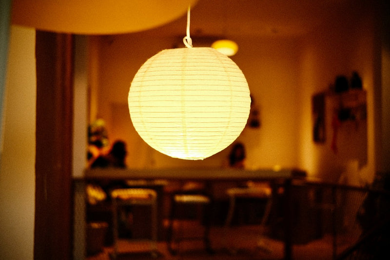 Lanterne japonaise en papier de riz allumée