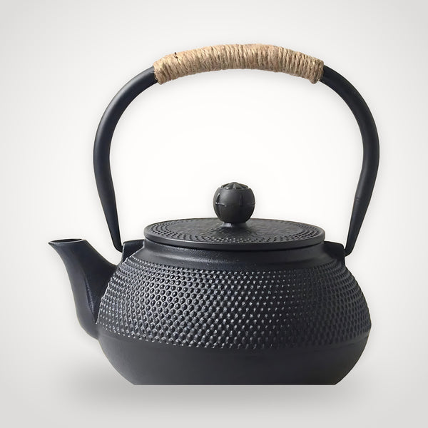 Théière japonaise en fonte 800 ml – tetsubin avec infuseur